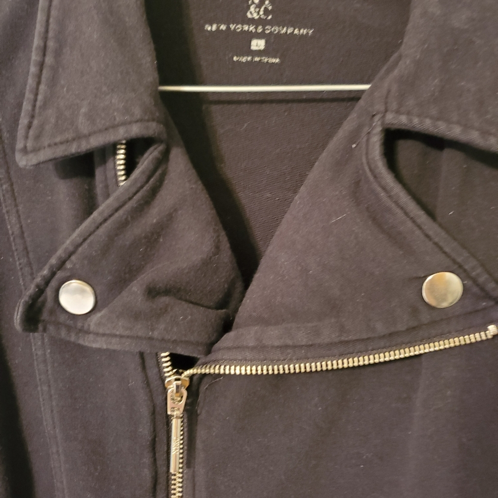 Short offset zipper jacket - Picture 7 of 7